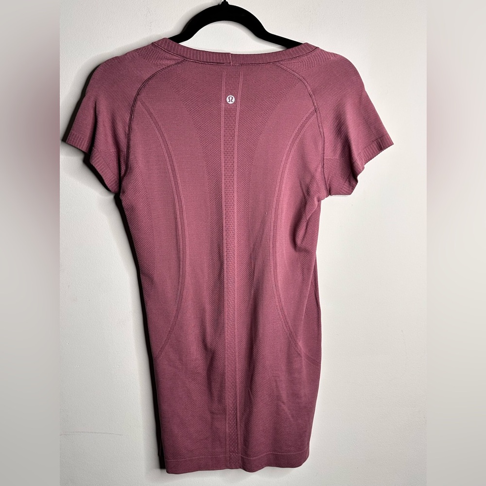Lululemon Women's Mauve Swiftly Tech Short-Sleeve Shirt 2.0
Hip Length - Picture 2 of 3